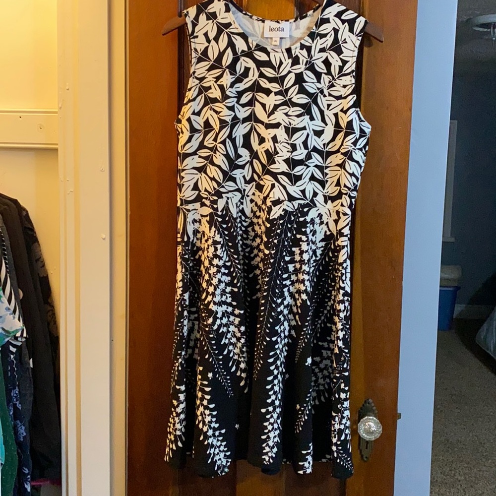 Leota black and white sleeveless dress